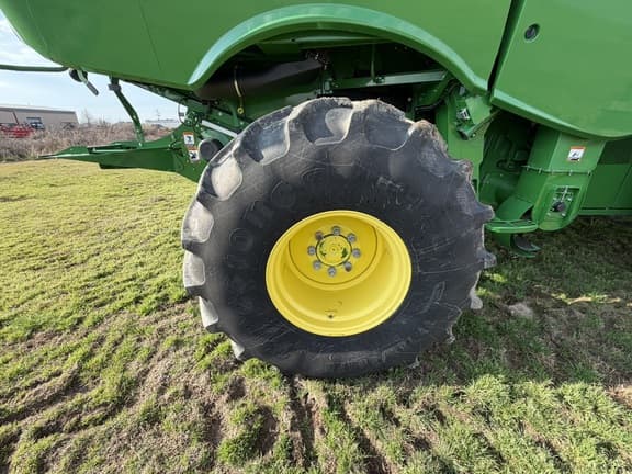 Image of John Deere S780 equipment image 4