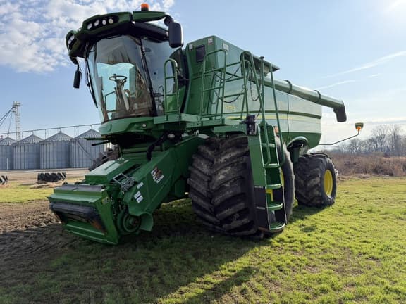 Image of John Deere S780 equipment image 1