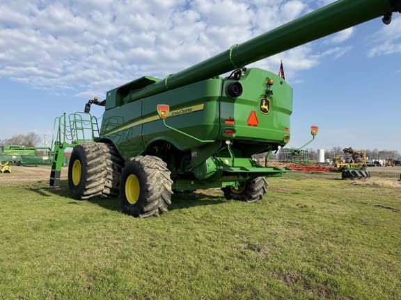 Image of John Deere S780 equipment image 2