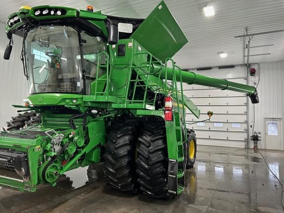 Image of John Deere S780 equipment image 1