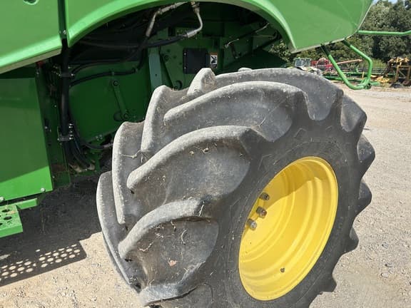 Image of John Deere S780 equipment image 1