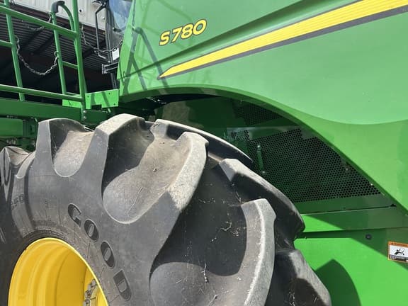 Image of John Deere S780 equipment image 2