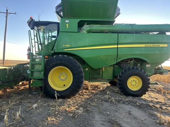Image of John Deere S780 equipment image 1