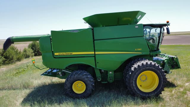 Image of John Deere S780 equipment image 2