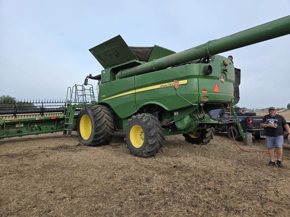 Image of John Deere S780 equipment image 1