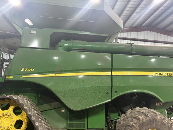 Image of John Deere S790 equipment image 4