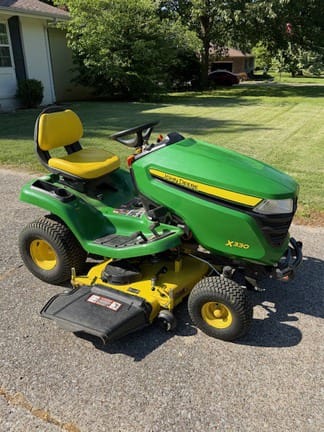 2019 John Deere X330 Equipment Image0