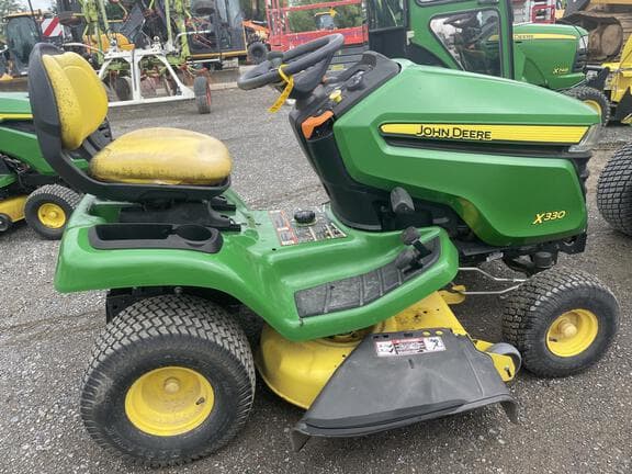 Image of John Deere X330 equipment image 1