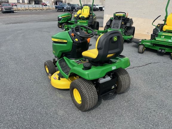 Image of John Deere X370 equipment image 4