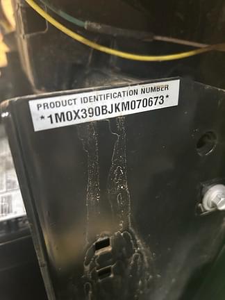 Image of John Deere X390 equipment image 3