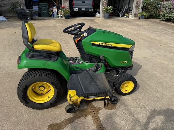 Image of John Deere X570 equipment image 3