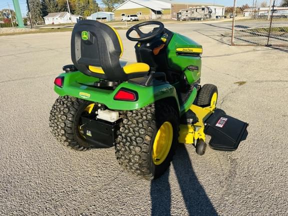 Image of John Deere X580 equipment image 3