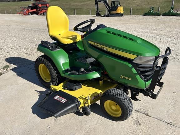 Image of John Deere X590 equipment image 2