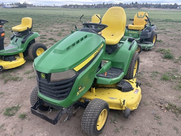 2019 John Deere X590 Equipment Image0