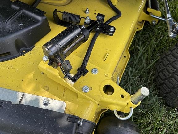 Image of John Deere X590 equipment image 2