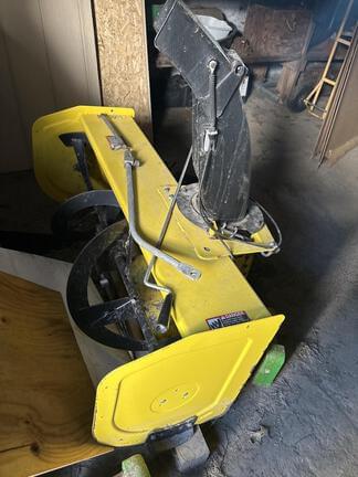 Image of John Deere X590 equipment image 3