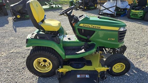 2019 John Deere X730 Equipment Image0