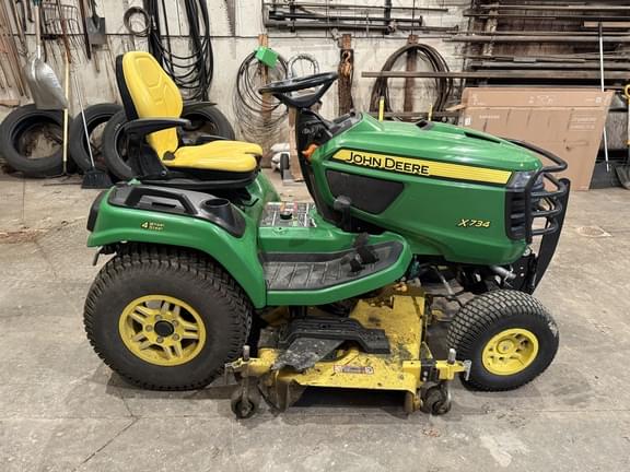 Image of John Deere X734 equipment image 4