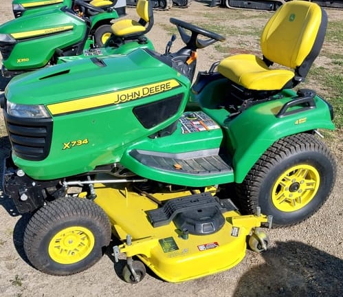 2019 John Deere X734 Equipment Image0