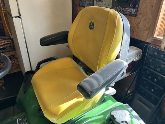 Image of John Deere X738 equipment image 4