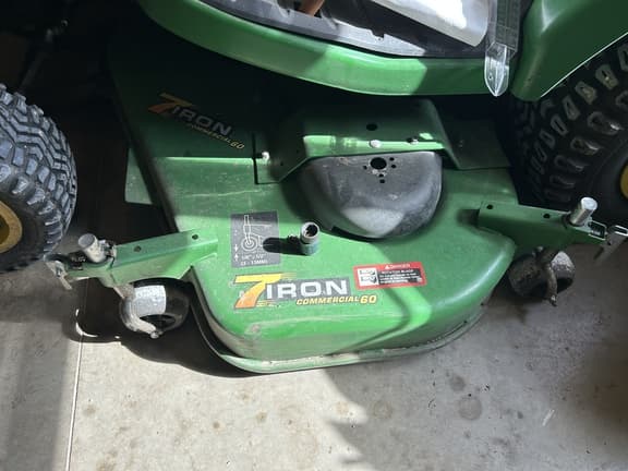 Image of John Deere X738 equipment image 3