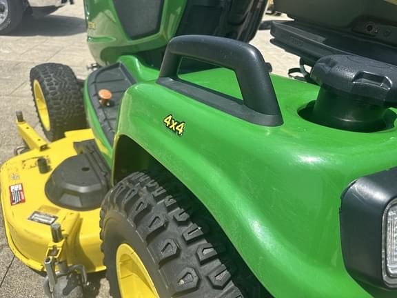 Image of John Deere X738 equipment image 2