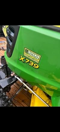 Image of John Deere X739 equipment image 3