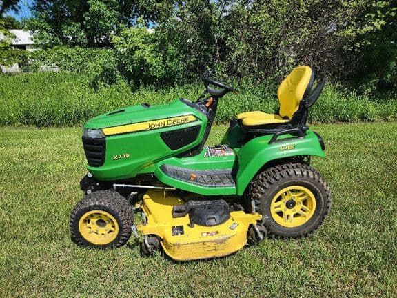 Image of John Deere X739 equipment image 1
