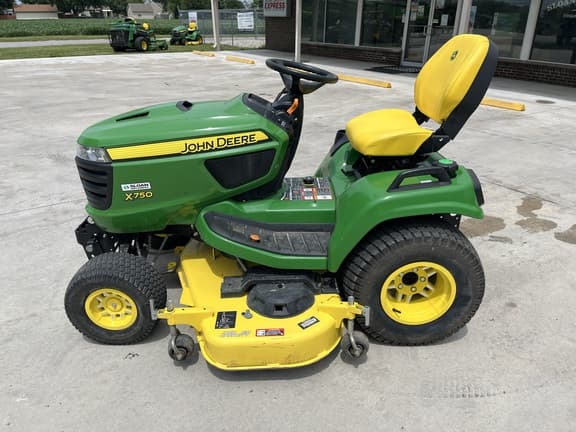 Image of John Deere X750 equipment image 1