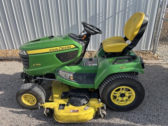 Image of John Deere X754 equipment image 1