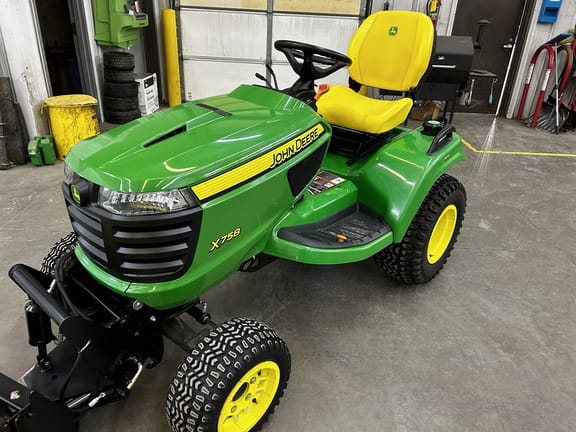 2019 John Deere X758 Equipment Image0