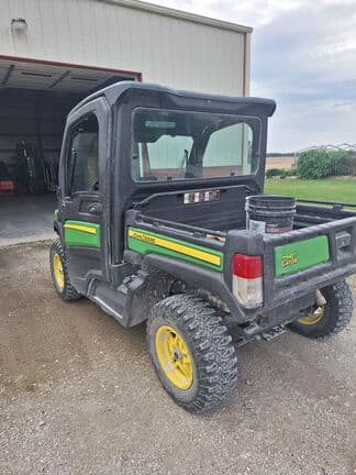 Image of John Deere XUV 835M equipment image 1