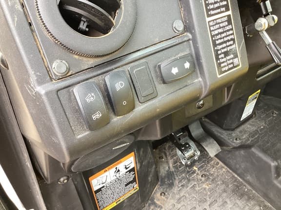 Image of John Deere XUV 835M equipment image 3