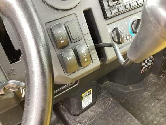 Image of John Deere XUV 835M equipment image 4