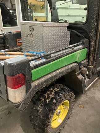 Image of John Deere XUV 835M equipment image 2