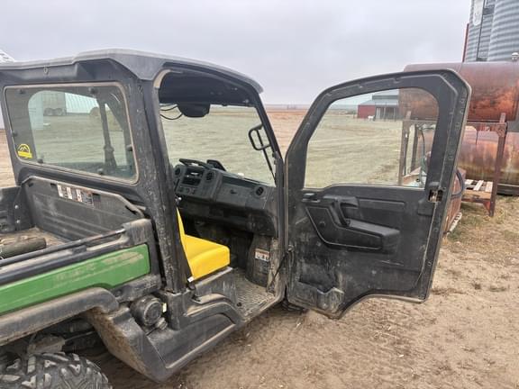Image of John Deere XUV 835M equipment image 4