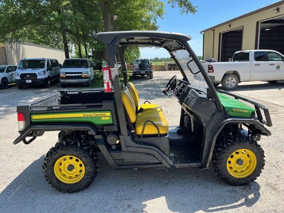 2019 John Deere XUV 835M Equipment Image0