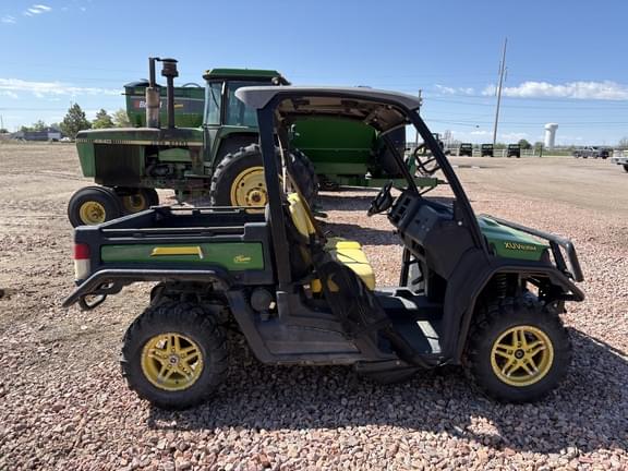 Image of John Deere XUV 835M equipment image 3