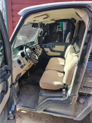 Image of John Deere XUV 835R equipment image 2