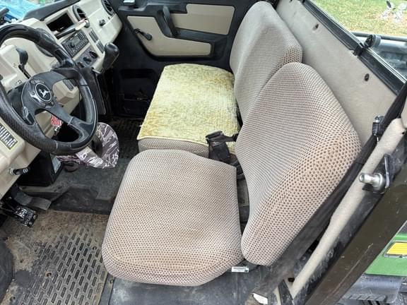 Image of John Deere XUV 835R equipment image 3