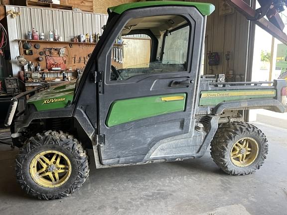 Image of John Deere XUV 835R equipment image 3