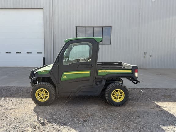 Image of John Deere XUV 835R equipment image 1