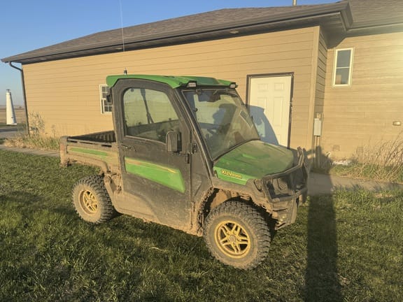 2019 John Deere XUV 835R Equipment Image0