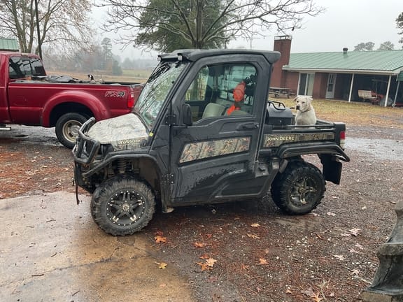 2019 John Deere XUV 835R Equipment Image0