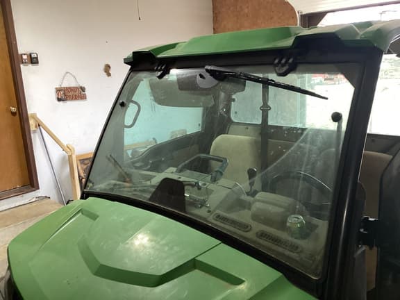 Image of John Deere XUV 835R equipment image 2