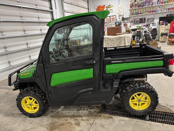 Image of John Deere XUV 835R equipment image 1
