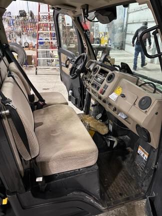 Image of John Deere XUV 835R equipment image 4