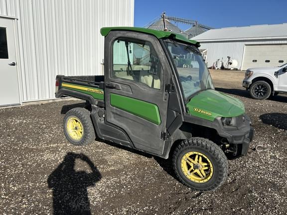 Image of John Deere XUV 835R equipment image 3