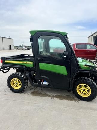 Image of John Deere XUV 835R equipment image 3