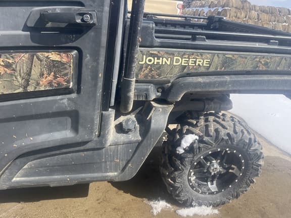 Image of John Deere XUV 835R Image 1